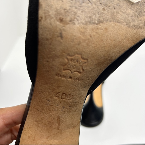 Manolo Blahnik Black Suede kitten heels Sz 40.5 - Picture 8 of 9